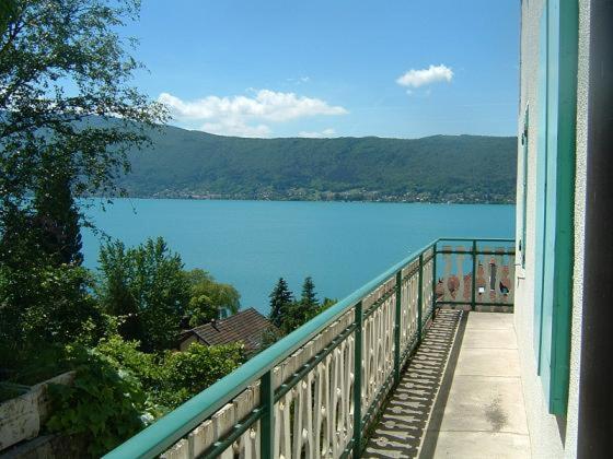 Séjour chez l'habitant Les Terrasses du Lac au Bord du Lac d'Annecy - chambre chez l habitant 21 route d'Annecy, 74290 Veyrier-du-Lac