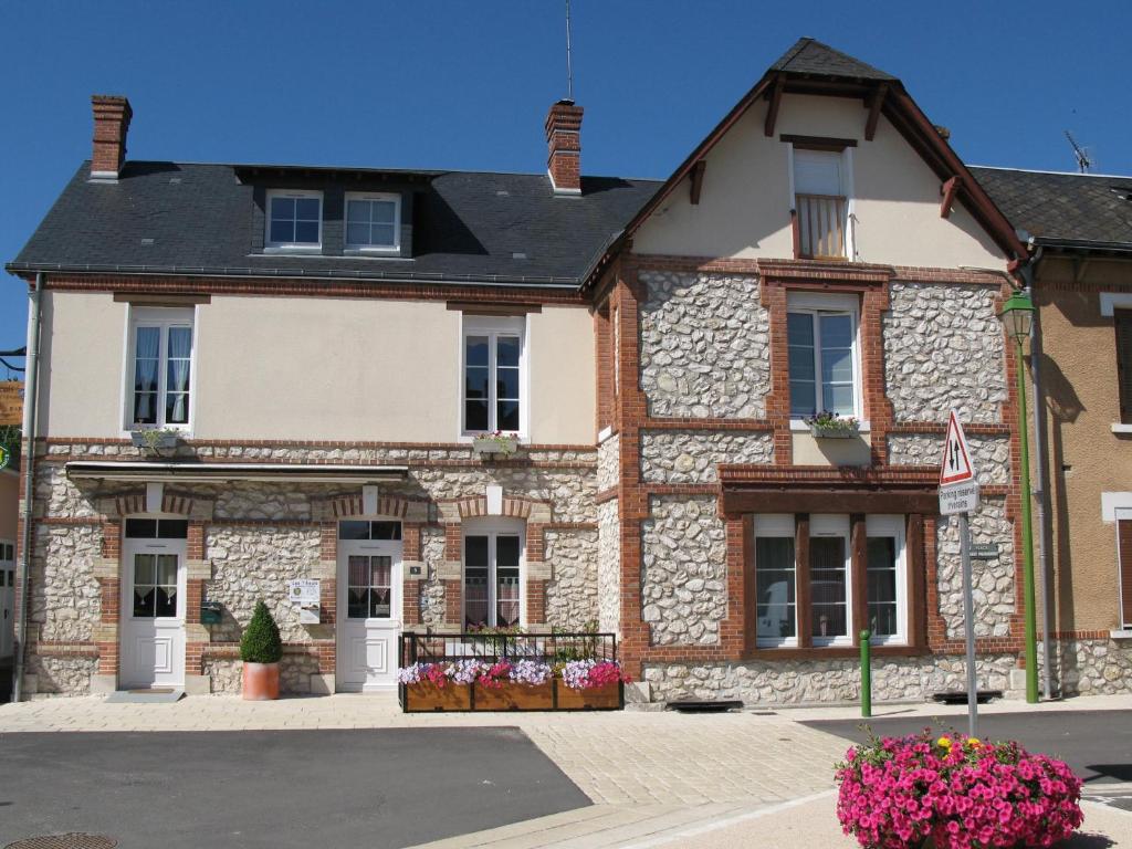 B&B / Chambre d'hôtes Les Tilleuls 5 Place Albert Prudhomme, 41210 Neung-sur-Beuvron