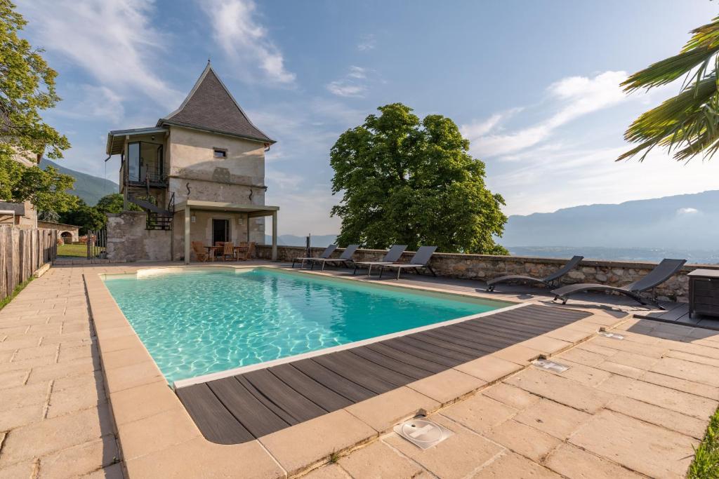 B&B / Chambre d'hôtes Les Tours Carrées 2609 Route de Villard Marin, 73290 La Motte-Servolex