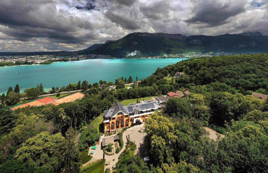 Hôtel Les Trésoms Lake and Spa Resort 15 Boulevard de la Corniche, 74000 Annecy