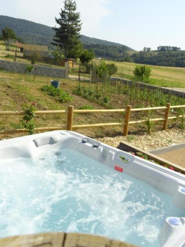 Maison de vacances Les violettes du Bugey CERIN 235 Rue Principale Marchamp