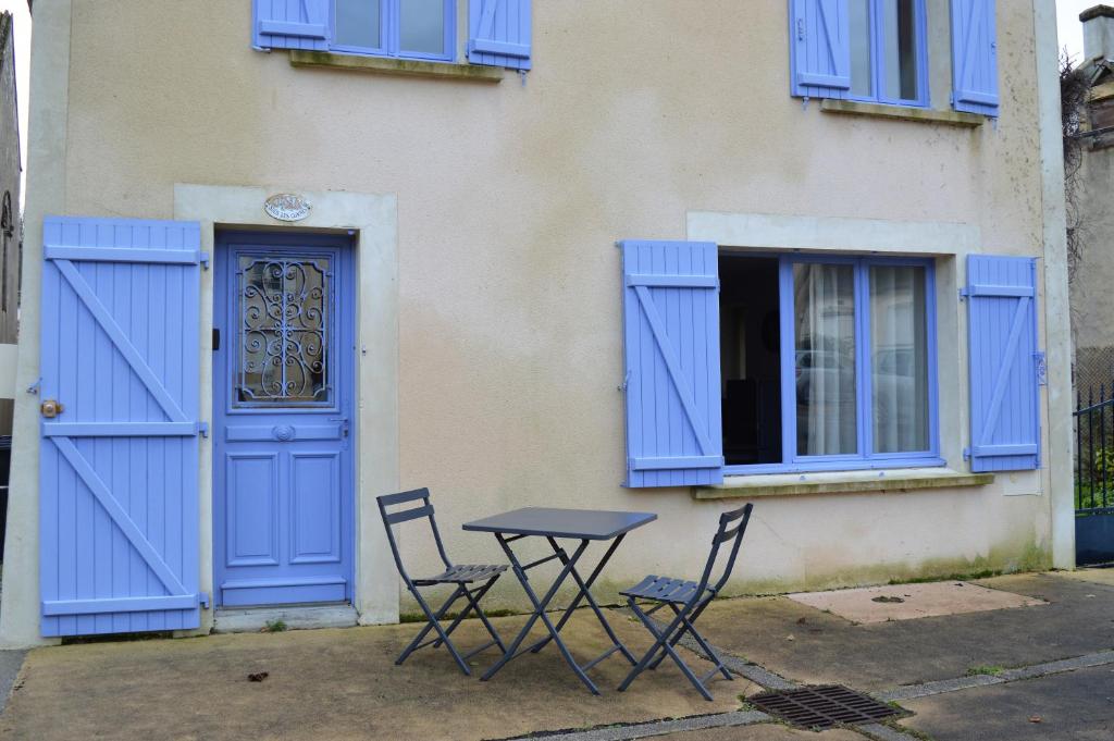 Maison de vacances Les volets bleus - duplex proche plage et centre 16 Place Général de Gaulle, 14117 Arromanches-les-Bains