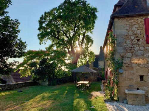 Maison de vacances Les Volets Rouges Lieu Dit Pinel Bézenac