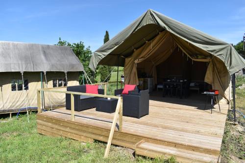 Lézard Vacances Luxe safaritentent met privé badkamer en zwembad Morlhon-le-Haut france