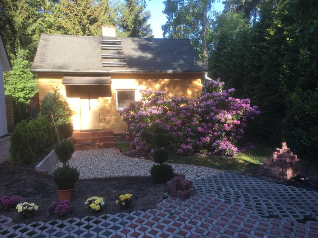 Maison de vacances Liebevoll restauriertes Blockhaus Straße der Jugend 96, 14621 Siedlung Schönwalde
