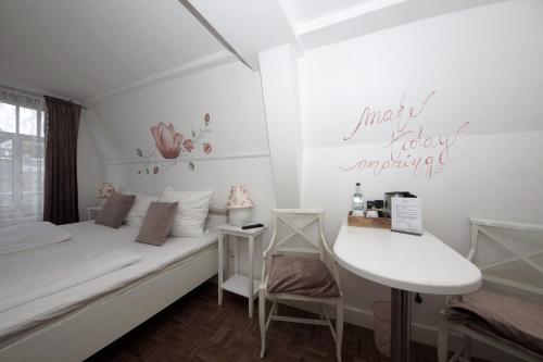 Hôtel Liebezeit - ehemals Hotel Dillenburg Hüttenplatz 11 Dillenburg