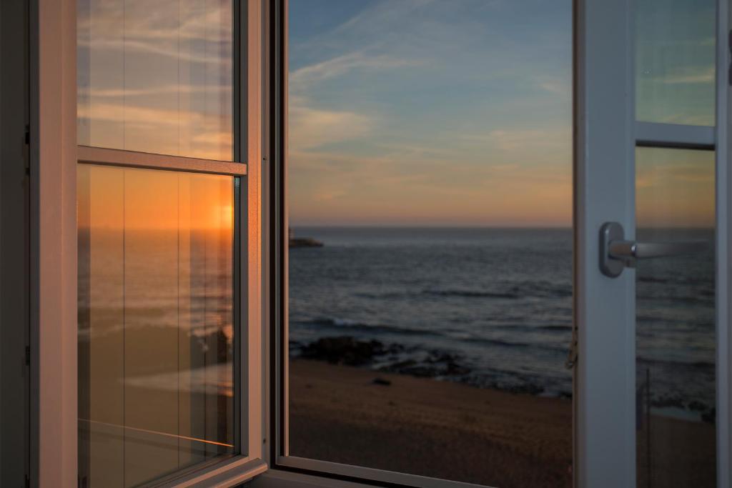 Appartements Liiiving in Porto - Luxury Beachfront Apartments 135 Rua da Senhora da Luz, 4150-196 Porto