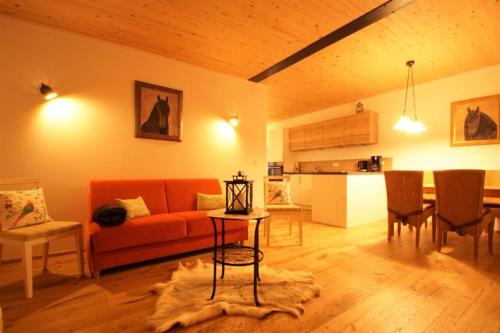 Appartements Linda‘s Ferien-Pferdehof 84 Allgäustraße Gestüt Paraiso Adelberg