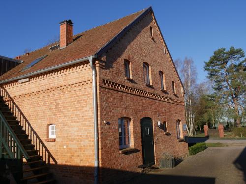 Appartement Lindenhof, Wohnung 1, Giebel Priborner Straße 8 Vipperow