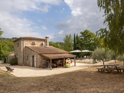 Lively Villa in Les Salelles with Private Swimmiing Pool Les Salelles france