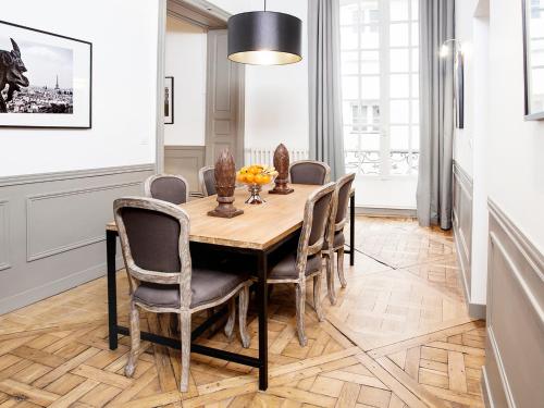 Appartements LivinParis - Luxury 2 Bedrooms Le Marais I 4, Rue des Fontaines du Temple Paris