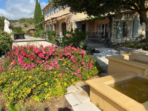 Villa Location bastide provencale Luberon  Murs