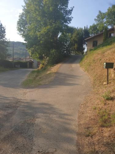 Location de vacances à Neylis avec vue sur les forêts et les champs Carla-de-Roquefort france