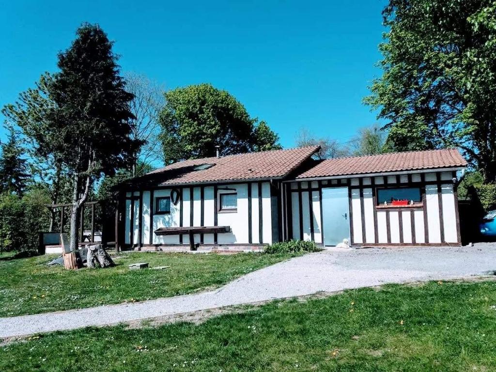 Maison de vacances location petit gite individuel Le Bourg, 61230 Orgères