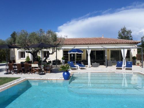 location Villa avec piscine chauffée Le Castellet france