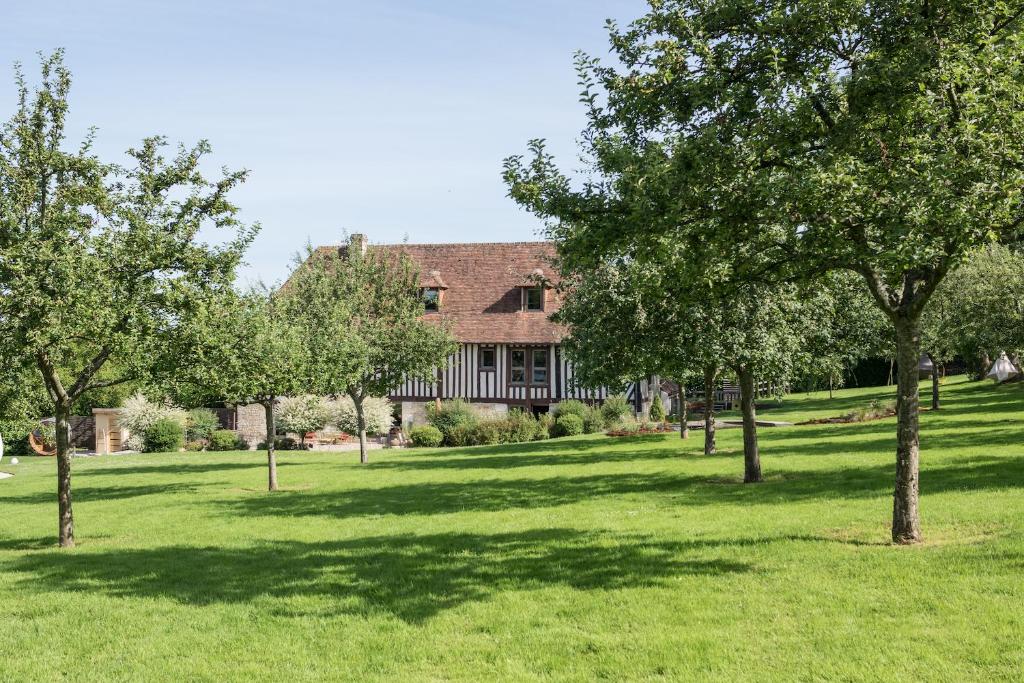 Maisons de vacances Locations - Domaine Le Coq Enchanté Impasse du Lavoir, 14340 Cambremer