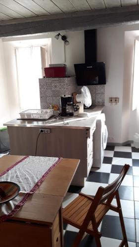 Appartement locationseians var studio mimosa 2 etage 6 Rue de l'Hospice Seillans