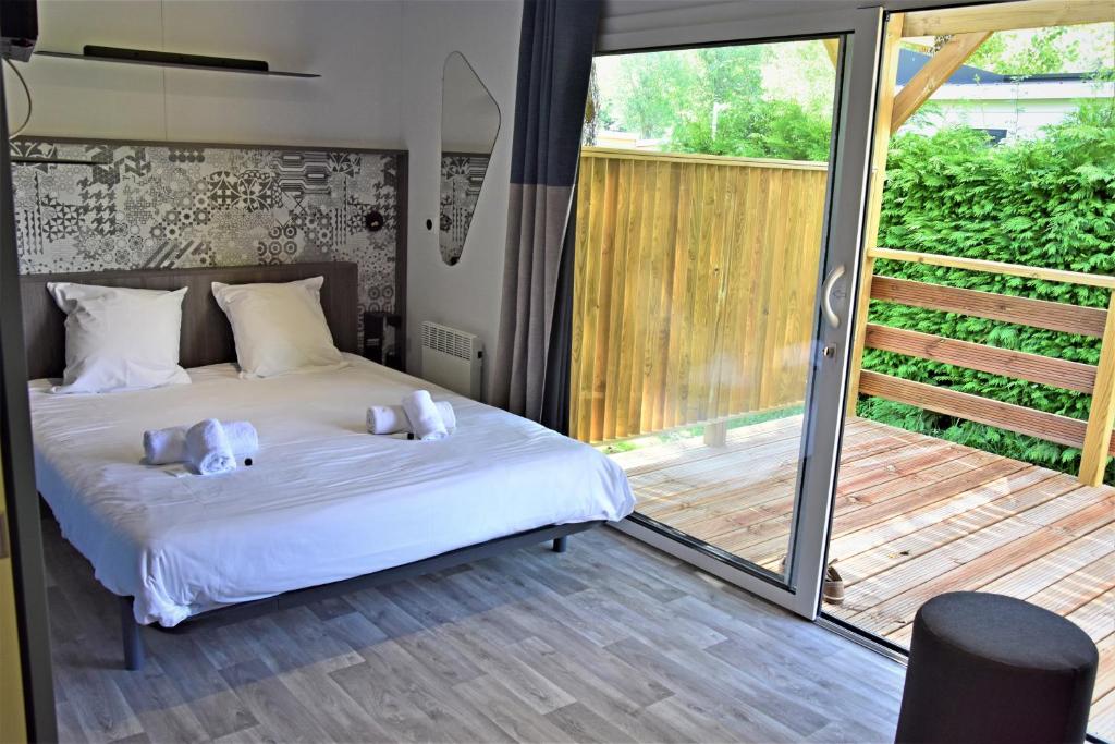 Lodge Lodges du Sancy Plage Est Domaine du Lac Chambon 63790 Murol