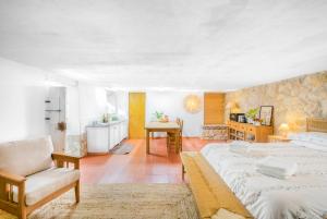 Nativo - Nature Studio with Wood Burner, Kitchenette and private external bathroom