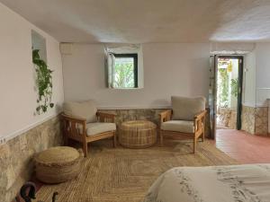 Nativo - Nature Studio with Wood Burner, Kitchenette and private external bathroom