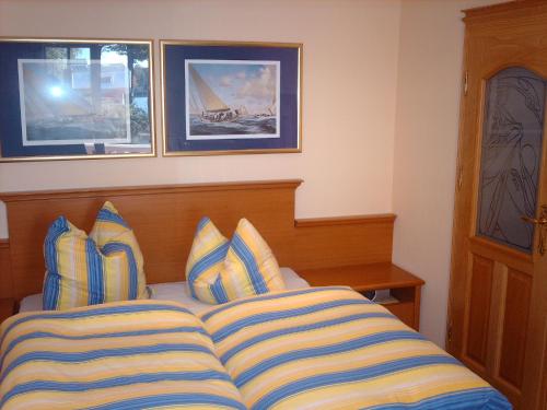 Yacht- , und Reisemobilhafen \