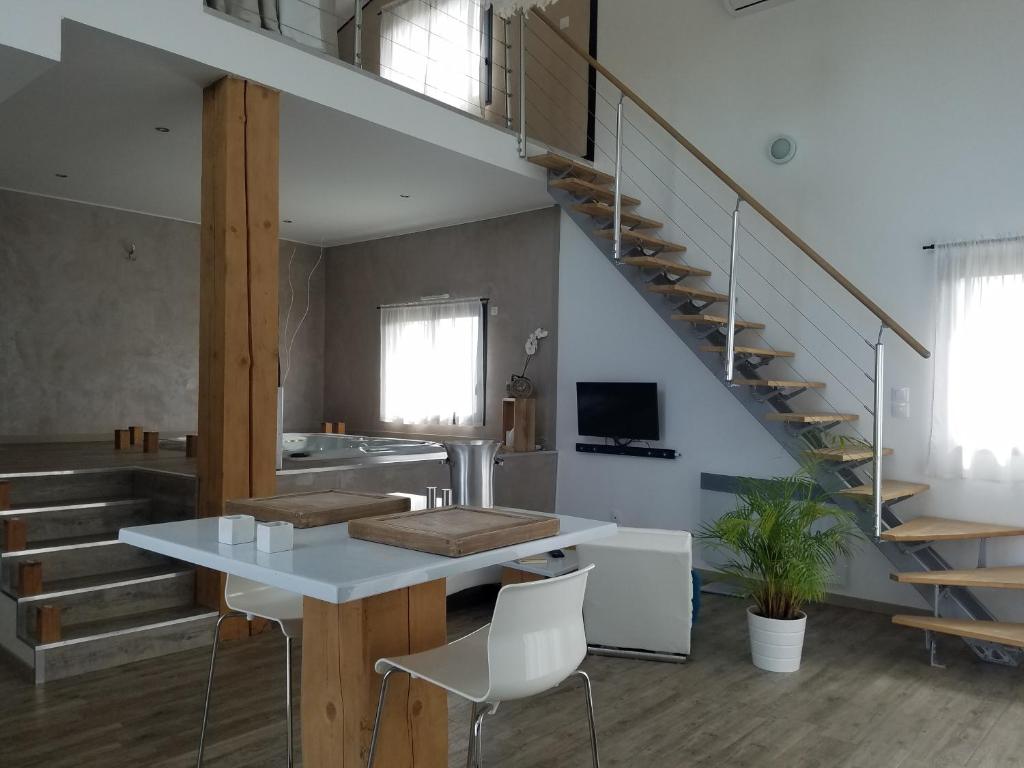 Maison de vacances Loft avec SPA privatif - Futuroscope 8 Route d'Avanton, 86360 Chasseneuil-du-Poitou