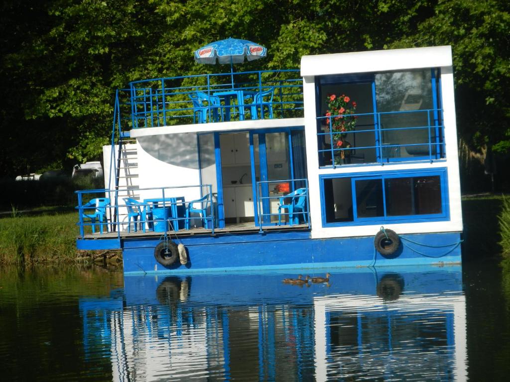 Bateau-hôtel loft flottant sur la seille Chemin du Port, 71290 Cuisery