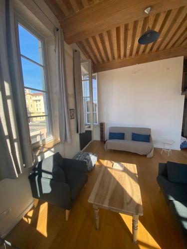 Appartement Loft lumineux Canut au cœur de la Croix-Rousse 1 Rue Pouteau Lyon