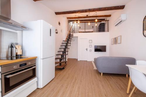 Loft refait à neuf avec terrasse en centre ville Manosque france