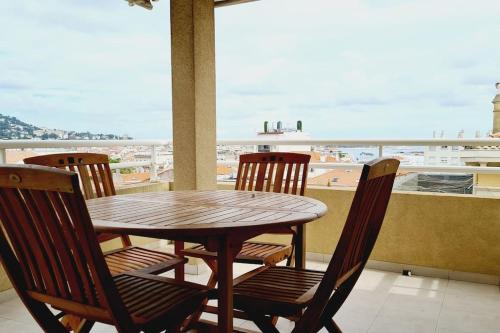 Logement 4 personnes ensoleillé avec terrasse (BEG) Cannes france