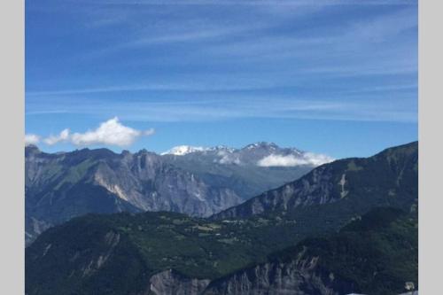 Appartement Logement 5 pers. Soyouz classé 2** skis aux pieds 19ème étage Immeuble Soyouz Le Corbier