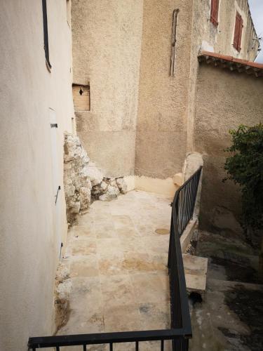 Logement atypique avec terrasse et roche apparente Cabriès france