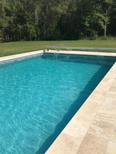 logement avec accès piscine Chaumont-sur-Tharonne france