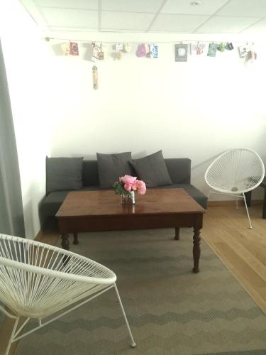 Appartement Logement cosy verdoyant RDC Rue du Péage Charmes-sur-Rhône