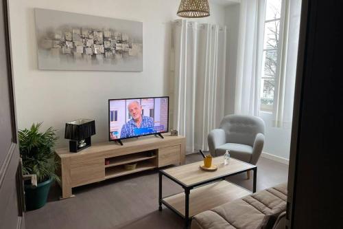 Appartement logement entier 33 m2 à Pau 10 Place de la Monnaie Pau