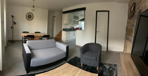 Appartement logement entier rénové proche plages et commerces 10 Rue de la Mairie Saint-Coulomb