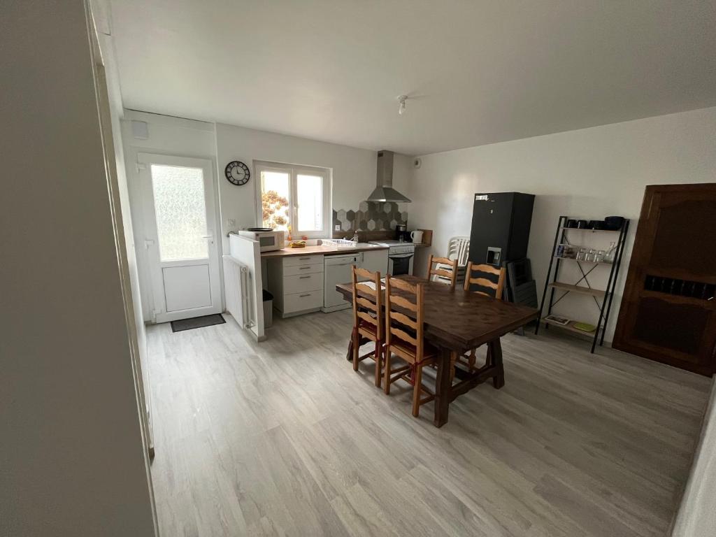 Maison de vacances Logement neuf en face de la forêt. Accès cour. 5 Boulevard Lemeunier de la Raillère, 61140 Bagnoles-de-l\'Orne