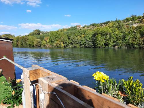 LOGEMENT SUR L' EAU Maurecourt france