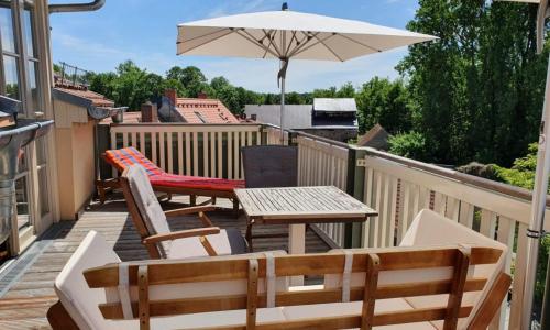 Appartements LoggiaHaus am Schloss, 5 Ferienwohnungen teils mit Schloss- und Seeblick - Jun-Aug Aufenthalt mind 7 ÜN Mühlenstrasse 19 Rheinsberg