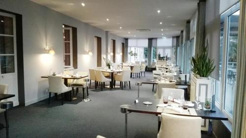 Hôtel Logis Au Grand Hotel 2, Rue Ambroise De Loré Mayenne