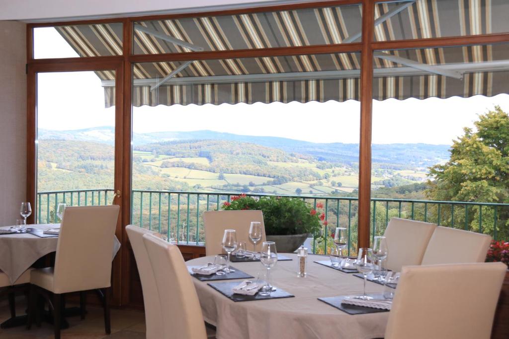 Hôtel Logis Au Vieux Morvan 8, Place Gudin, 58120 Château-Chinon
