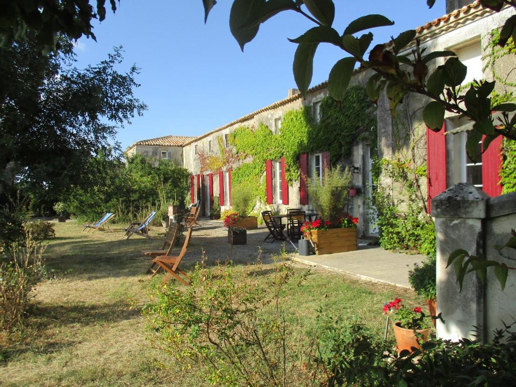 Maison de vacances Logis de Bois Roche (2) Lieu dit: Bois Roche 26 rue Des Crêtes, 17150 Saint-Bonnet-sur-Gironde