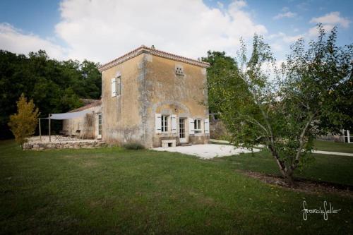 Maisons de vacances Logis de Bournet 3 Chemin du Logis Mouthiers-sur-Boëme