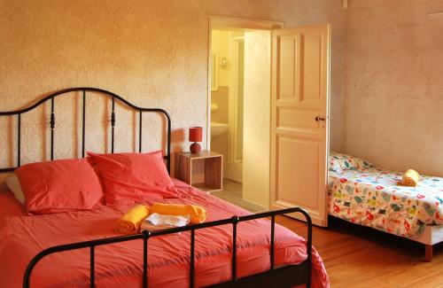 B&B / Chambre d'hôtes Logis de Chenac 15, rue de l'Oumade Chenac Saint Seurin D\'uzet