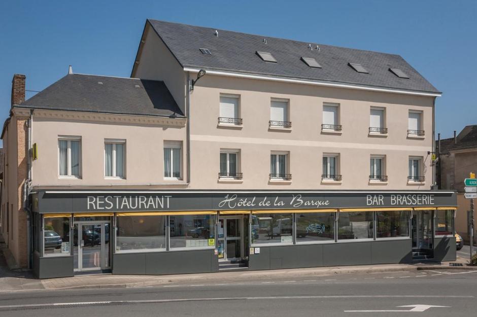 Hôtel Logis de la Barque 10, Place de la Libération., 72170 Beaumont-sur-Sarthe