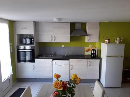 Appartement Logis de LANGE apt les Ecureuils 52 Rue de Pied Blanc Saint-Hilaire-la-Palud