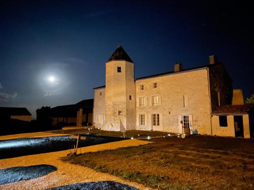 Logis de Pierre Levée Bessines france