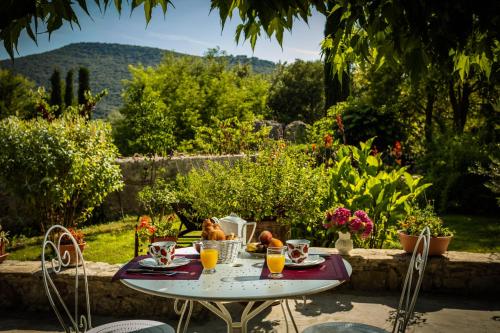 B&B / Chambre d'hôtes Logis des Magnans -Les terrasses du Coutach - Logis des Magnans la Magnanerie Levesque Sauve