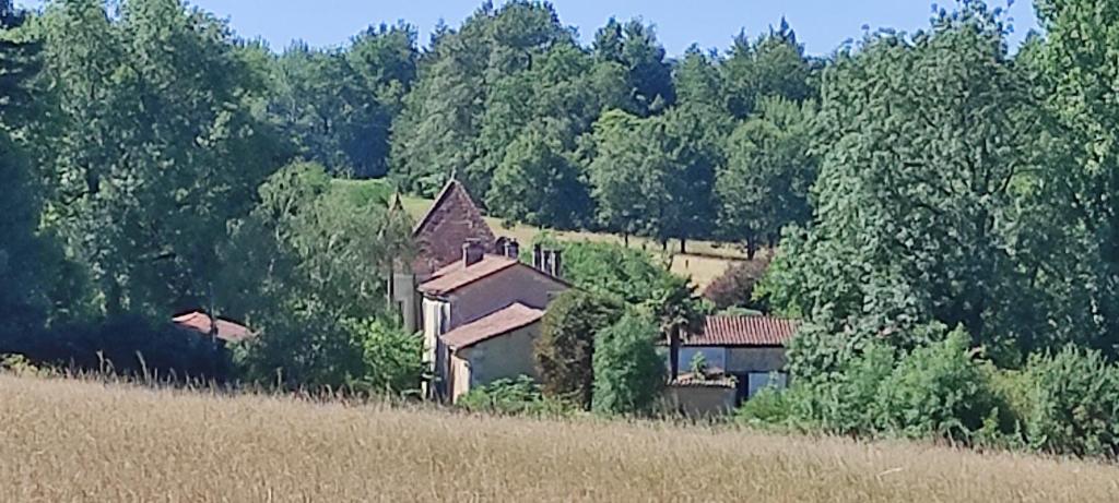 B&B / Chambre d'hôtes Logis du Poirier Logis du Poirier, 16190 Juignac