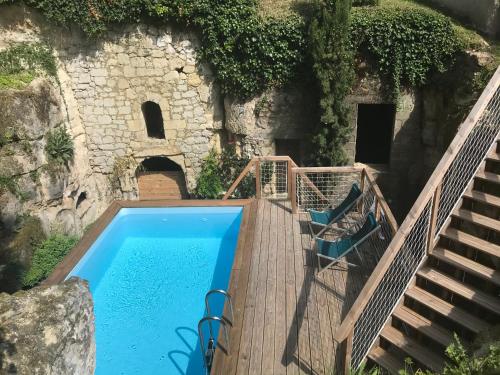 Logis Escale vue Loire, piscine semi-troglodyte Trèves-Cunault france